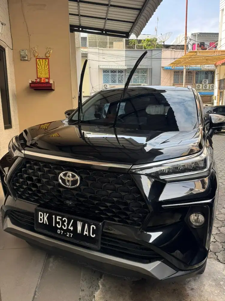Avanza Veloz tipe Q CVT 2022 hitam