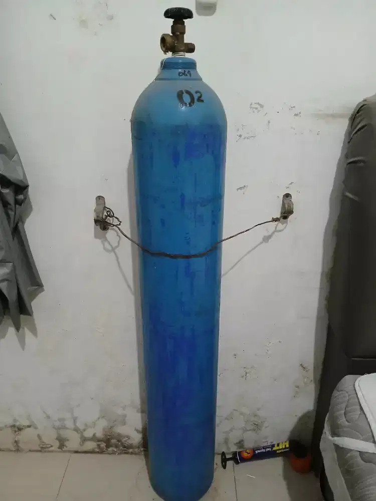 Tabung oksigen ukuran besar