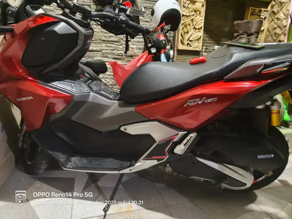 Honda Adv 160 CBS Merah glosy