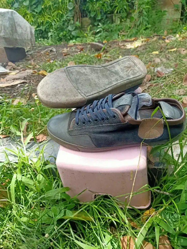 Sepatu casual pria louis vitton size 41