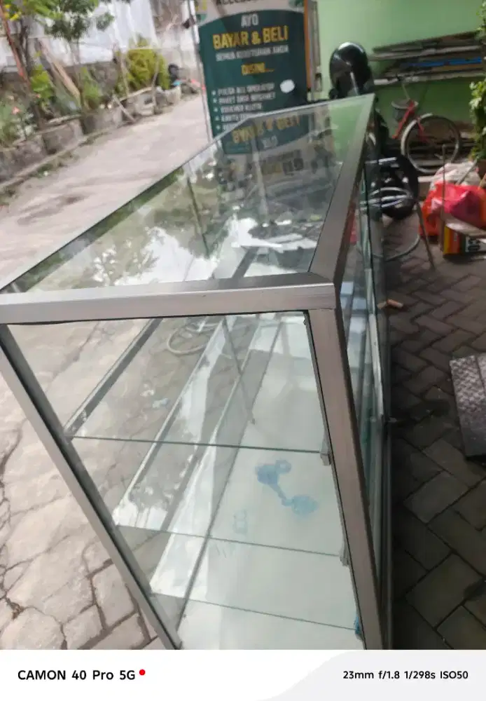 Etalase Kaca toko kondisi bagus