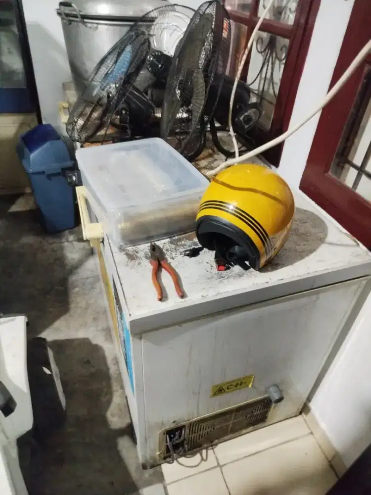 freezer tutup 2 pintu besar