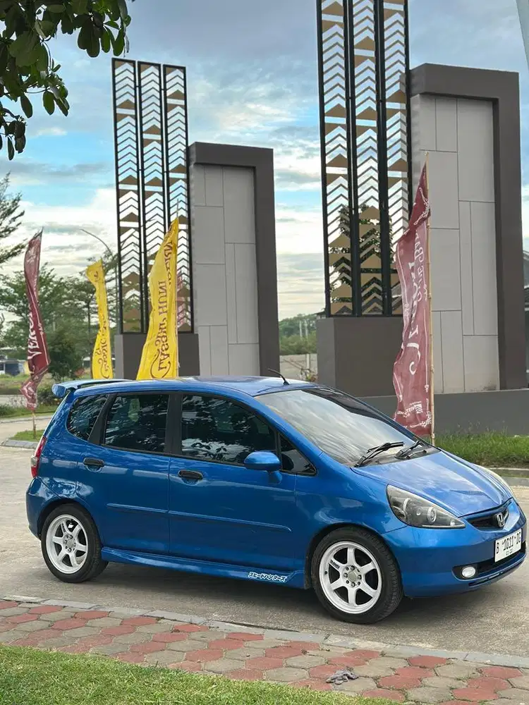 Jual cepat jazz 2004 M/T