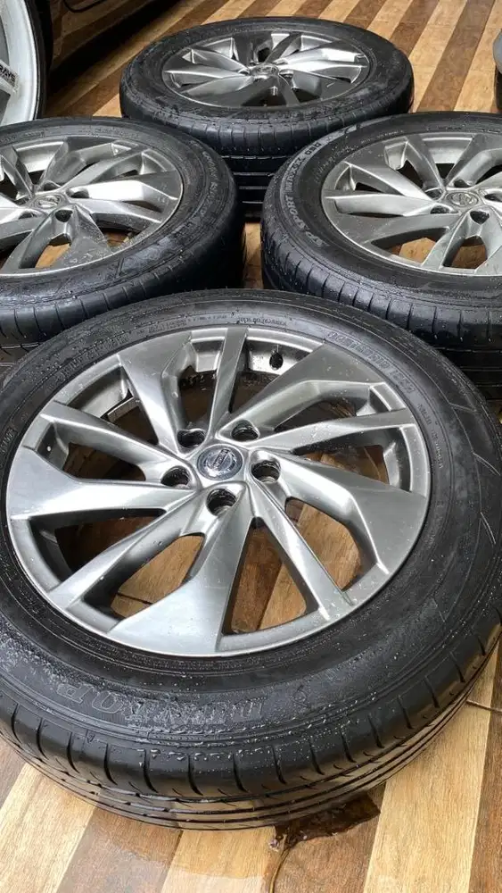 Velg New Xtrail R18 + Ban 95% Innova Rush Juje Serena Alphard accord