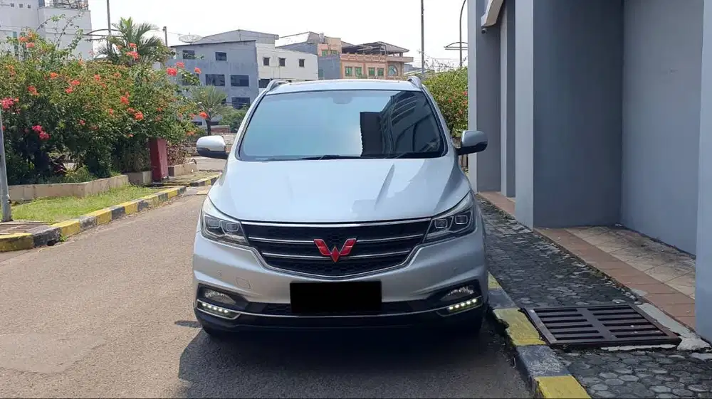Wuling Cortez 1.8L Lux+ AMT R18 Silver Sunroof 2018 Record Garansi