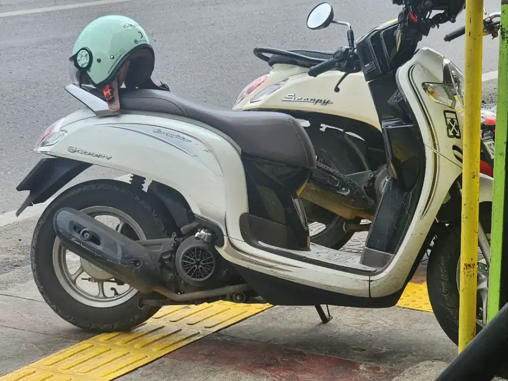 Honda Scoopy 2018 putih lengkap pajak panjang