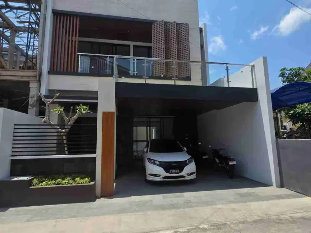 Rumah Mewah 2 Lantai + Kolamrenang Di jl. Palagan Dekat Monjali, HYATT, kampus UGM