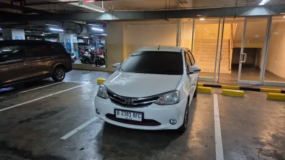 Toyota Etios Valco 1.2 E ( Putih Mutiara )