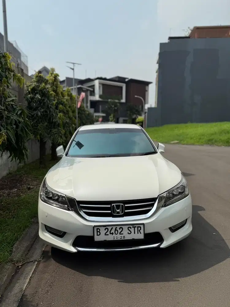 Honda Accord VTIL 2013 AT white