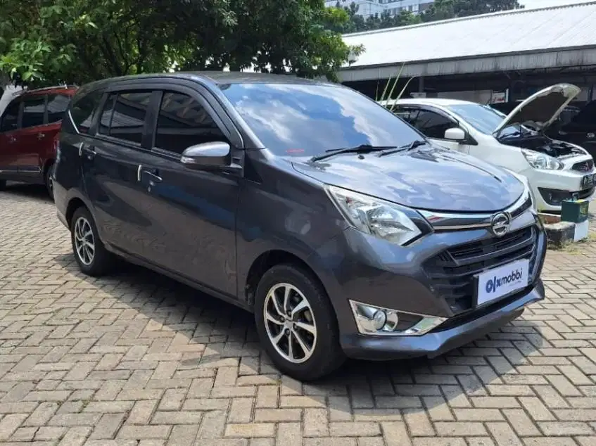 DP MURAH Daihatsu Sigra 1.2 R Bensin-AT 2017 Abu-Abu CBOKB
