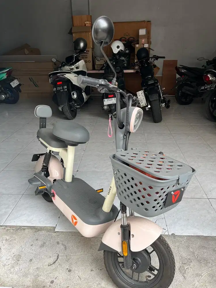 Sepeda listrik yadea