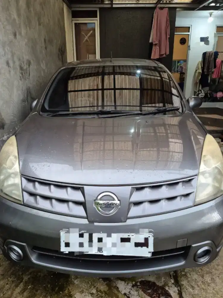 Nissan Grand Livina XV 2010 AT