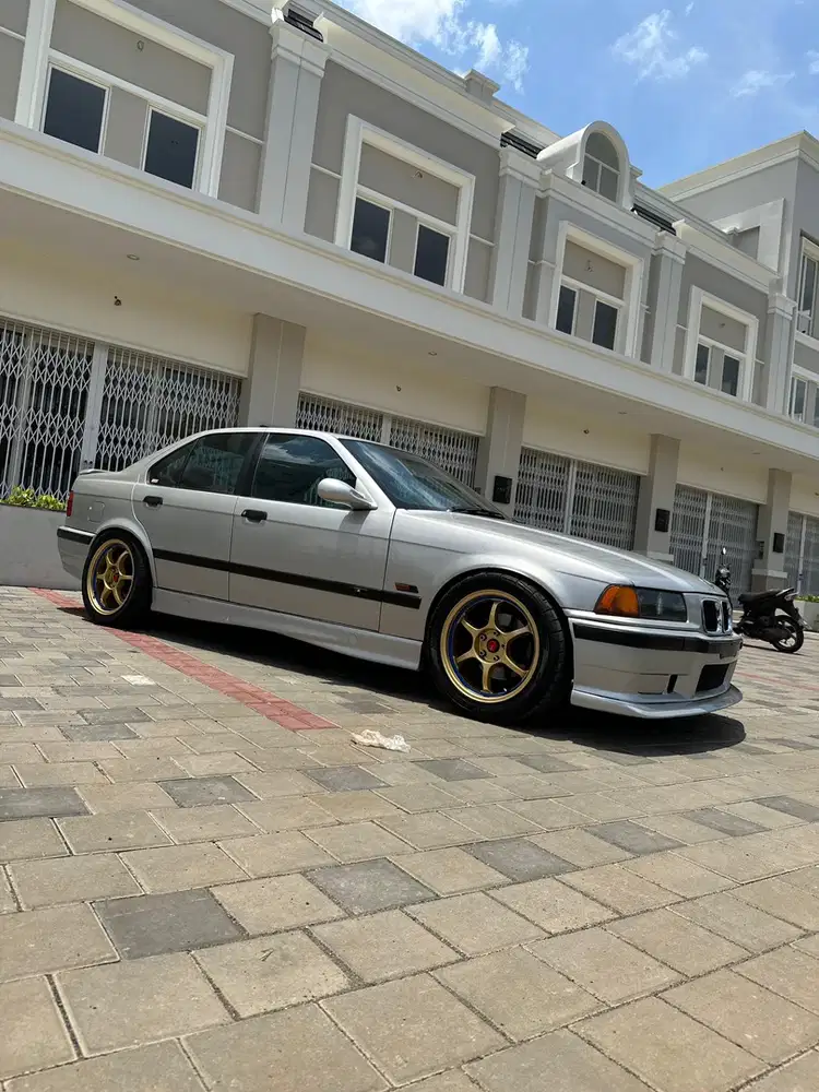 BMW 323i 1996 Bensin