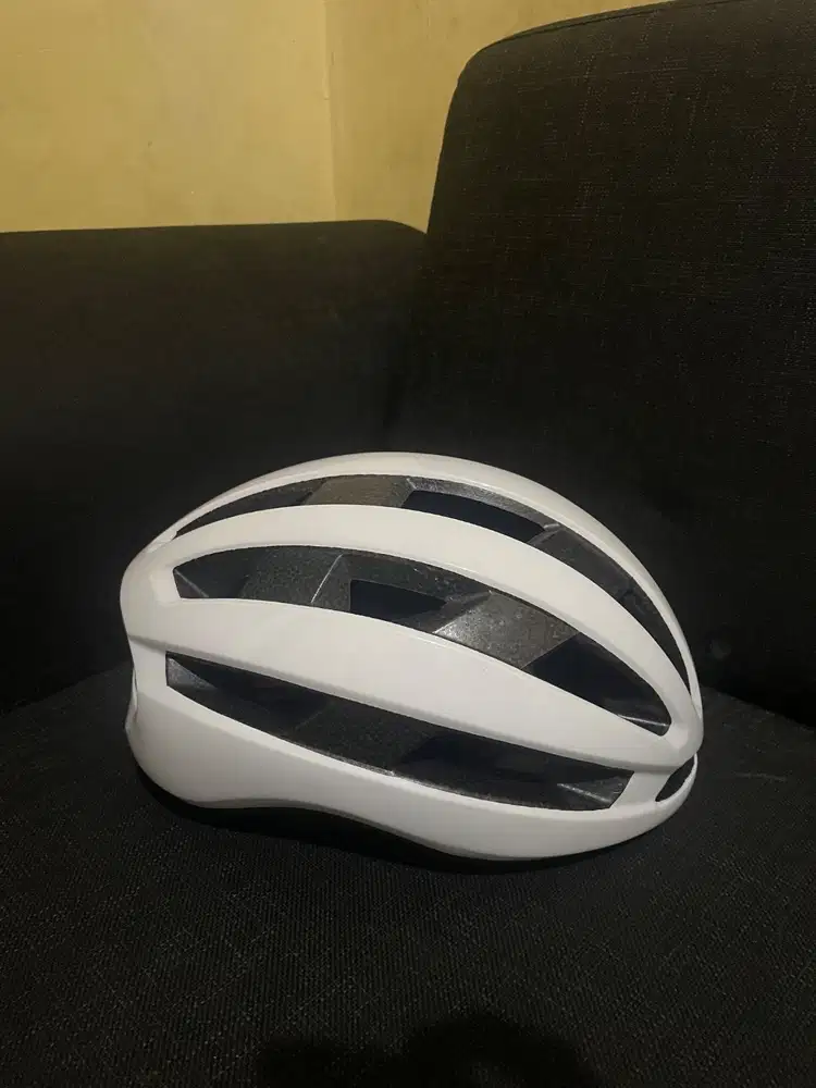 helm sepeda baru