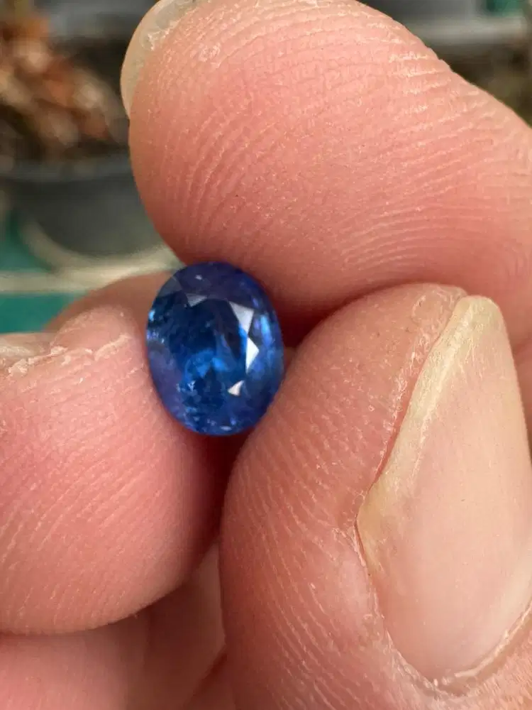 Natural royal blue sapphire safr srilanka 1,87 ct kristal body glass
