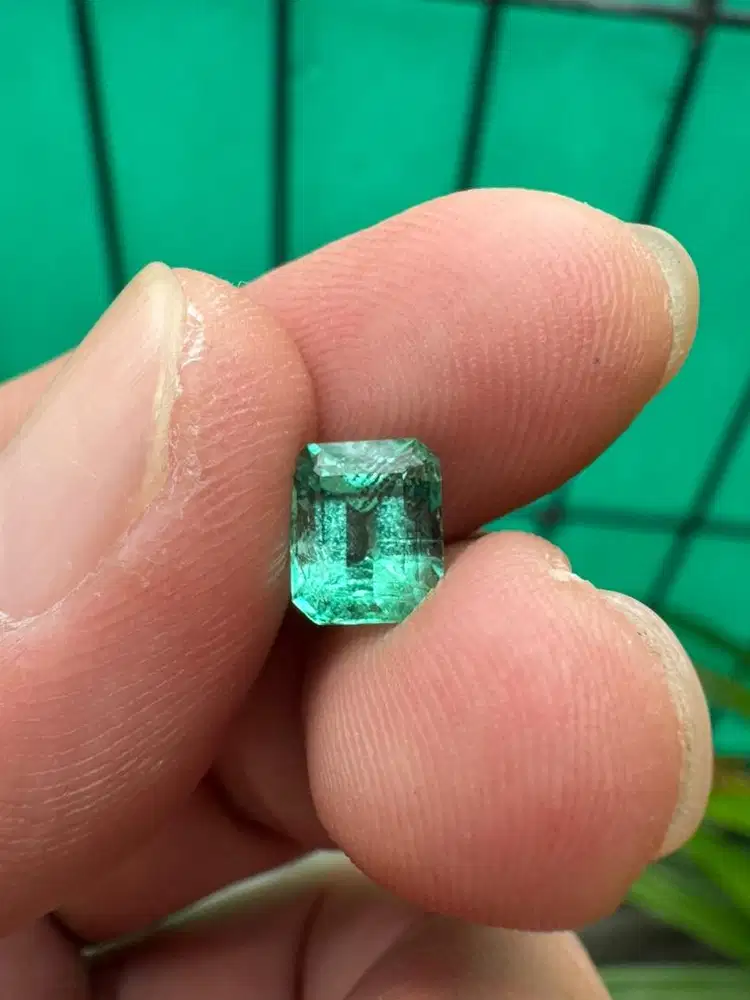 Jamrud colombia emeral zamrud insignificant 1,53 ct langka kristal
