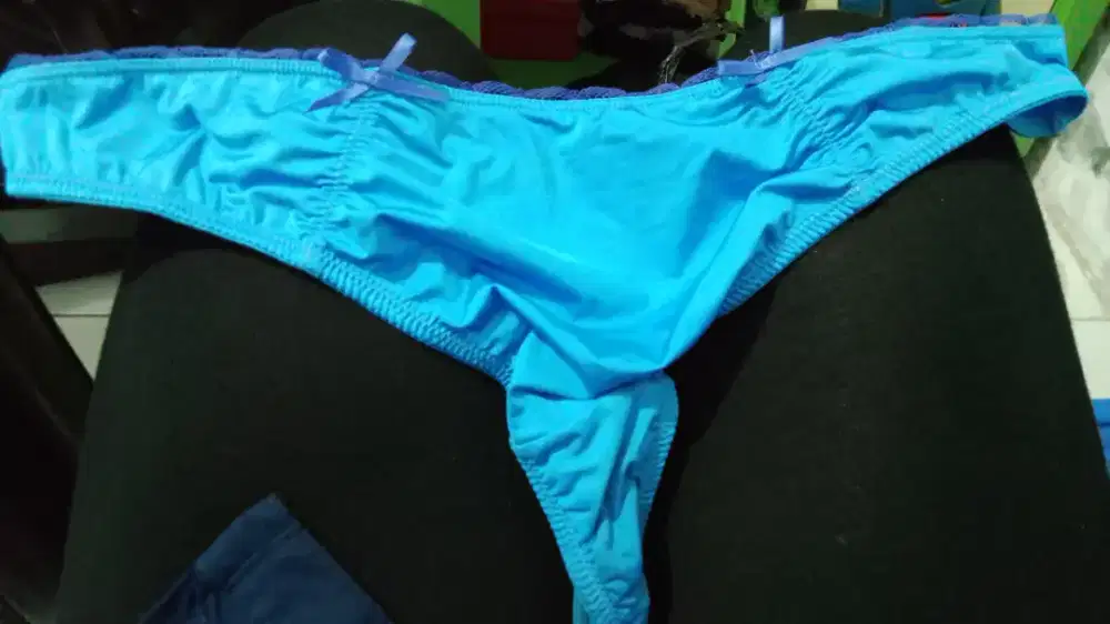 G string thong biru