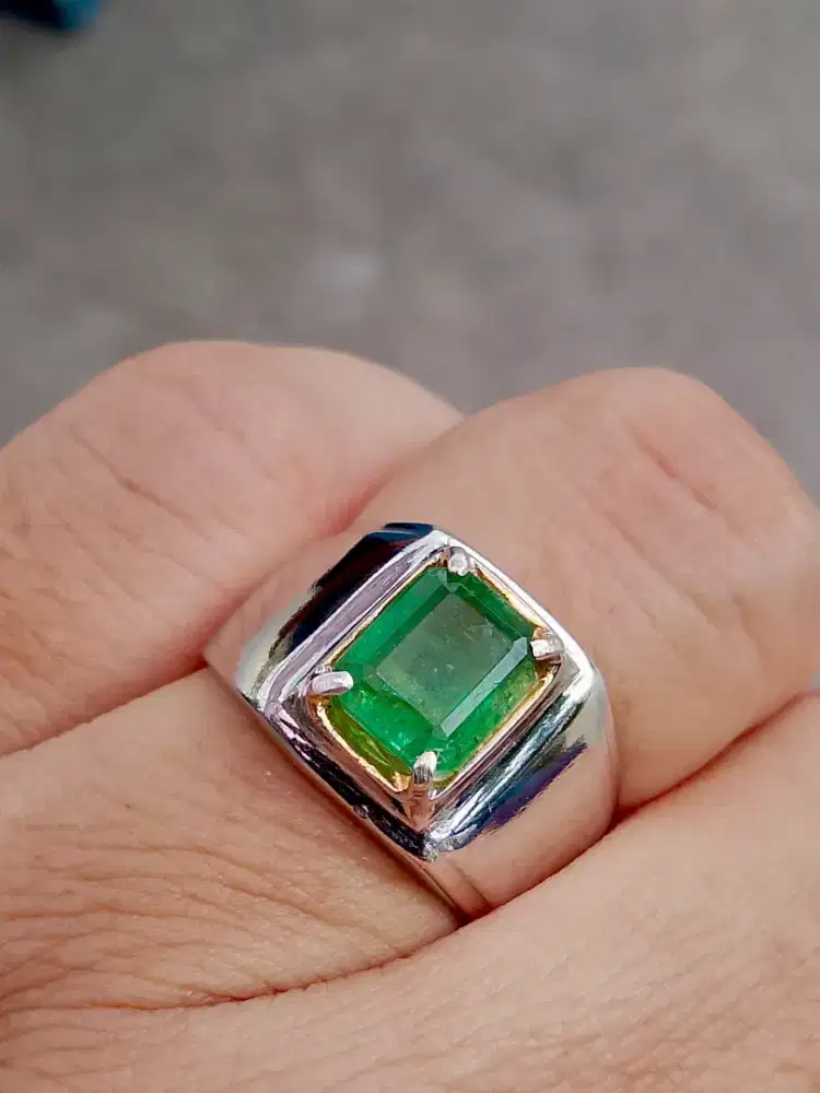 Natural Emerald [Beryl] - 2.07 CT
