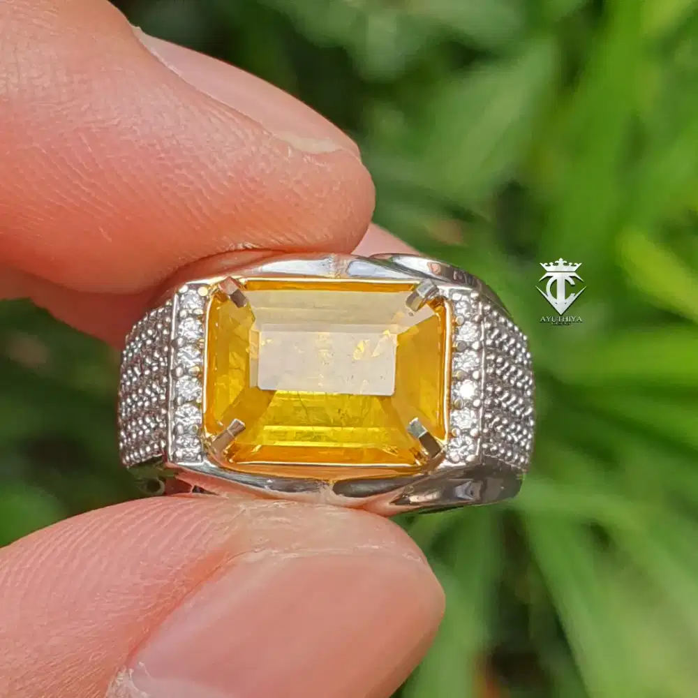 Batu Permata Natural Canary Yellow Sapphire Tanzania 3.57 Ct CGL Memo