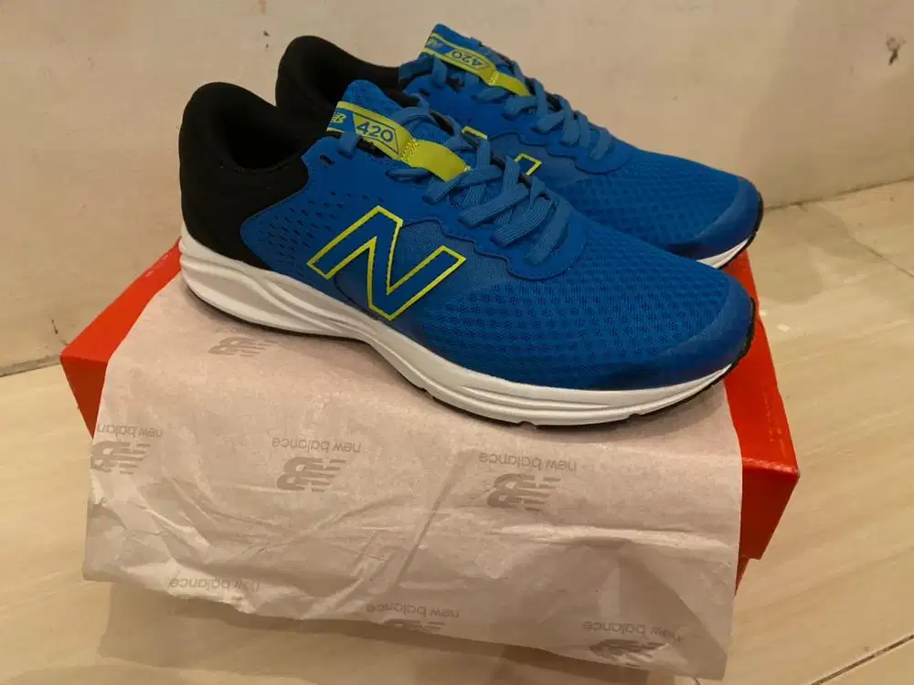 Sepatu running cocok size 41 yang pake masih baru ori