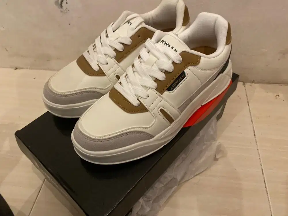 Sepatu casual airwalk size 41 masih baru