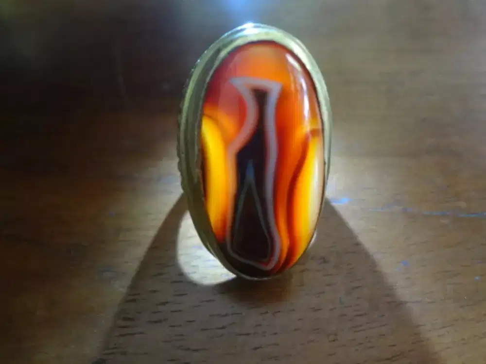Batu Akik MOTIF GAMBAR GUCI / BOTOL