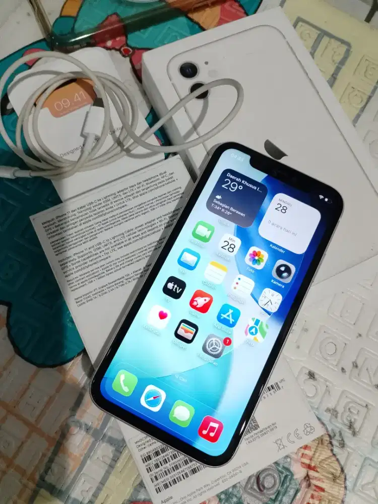 Iphone 11 white 64GB iBox