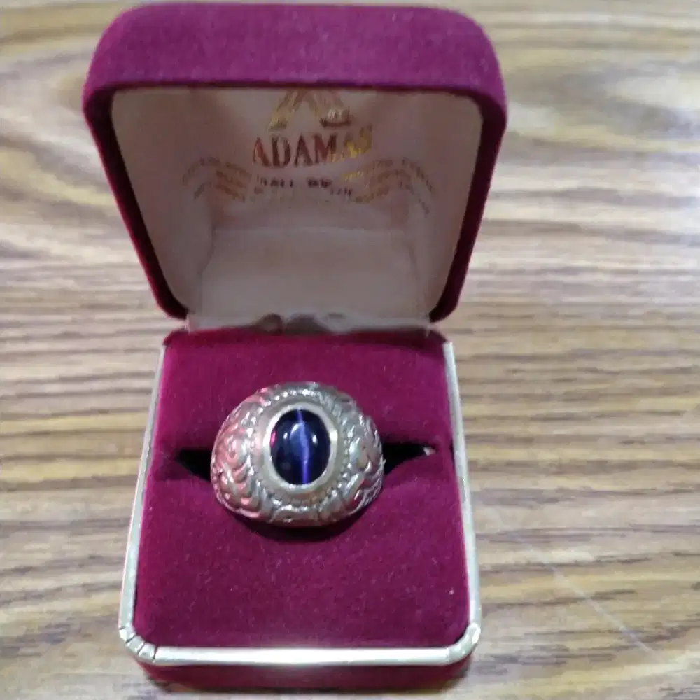 Cincin batu blue safir.