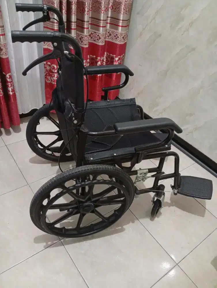 Kursi roda bekas