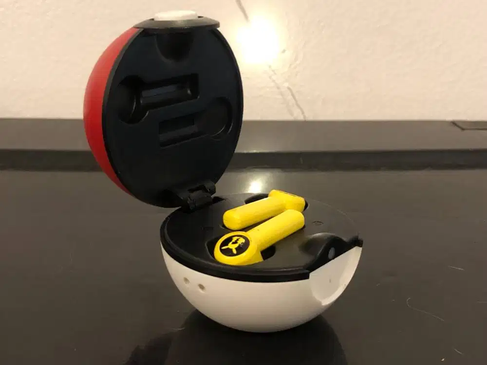 TWS RAZER POKEMON HEADSET BLUETOOTH