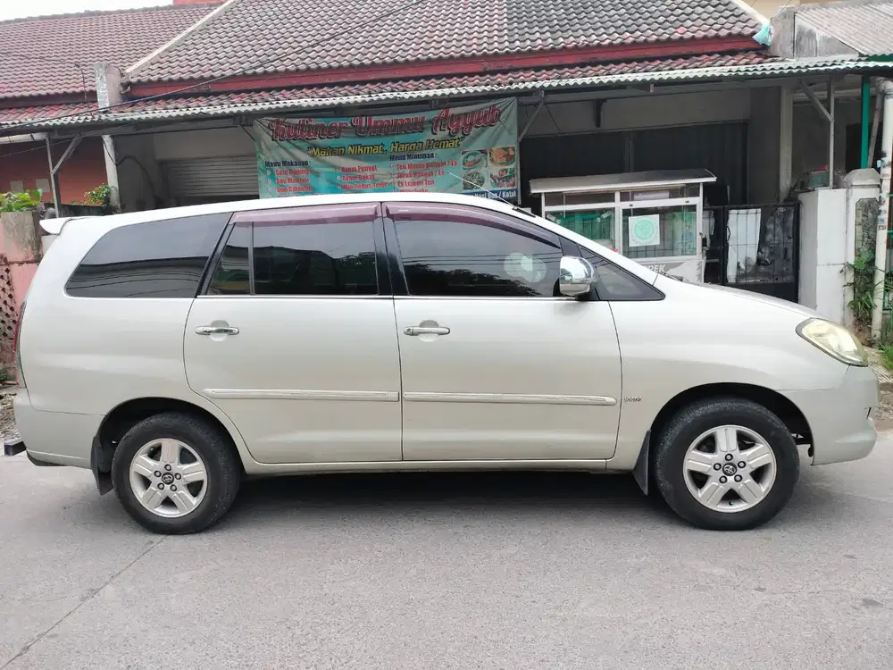 Toyota Kijang Innova 2005 Bensin