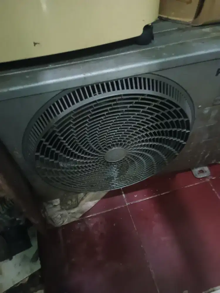 Ac Panasonic 1 1/2 PK masih dingin cuma kotor aja tinggal di bersih