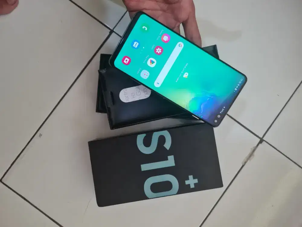SAMSUNG S10 PLUS