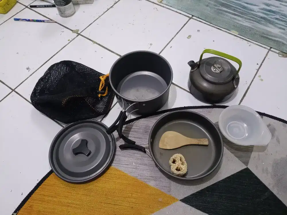 Nesting panci camping satu set