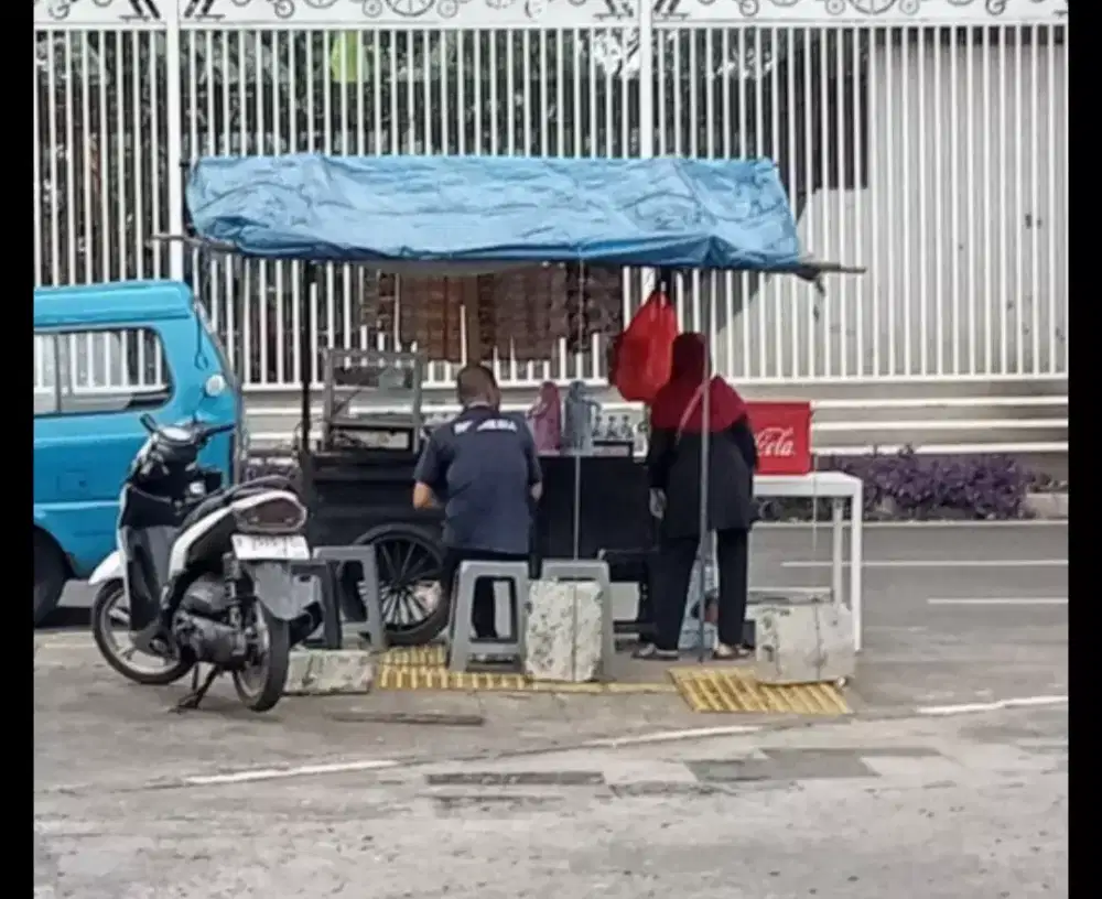 Grobak besi bekas dagang kopi
