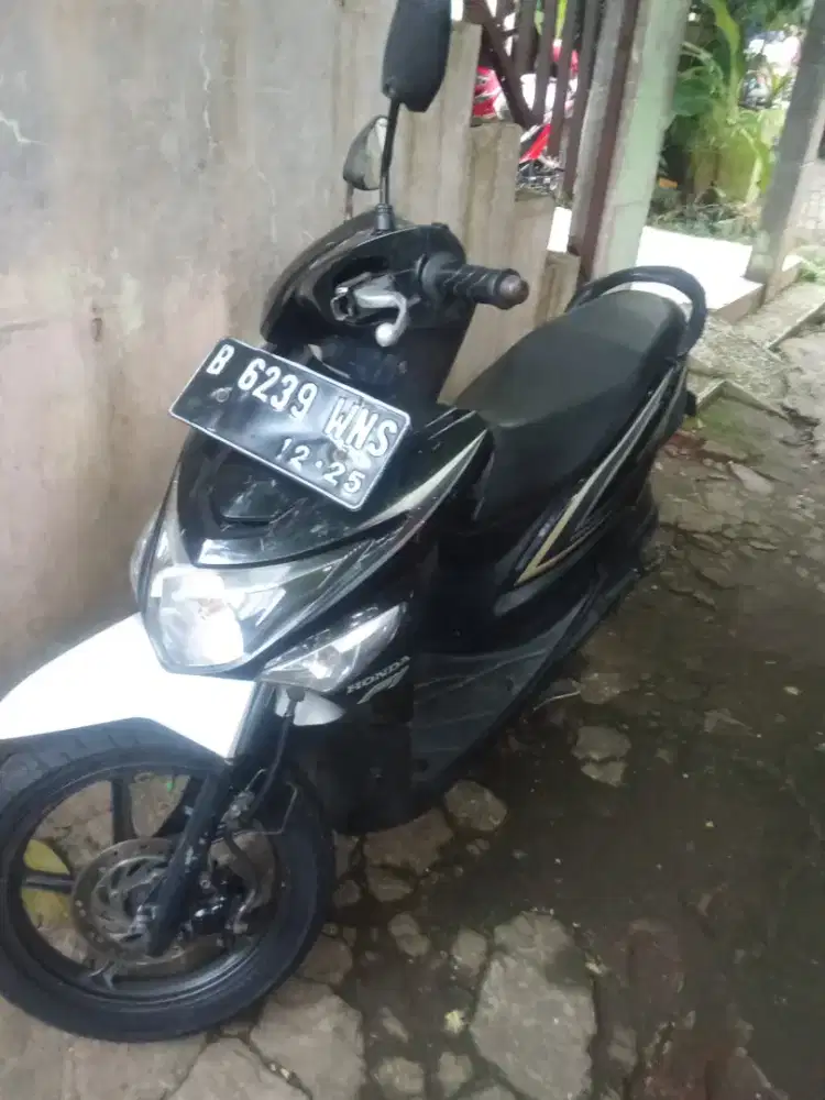 Di jual motor Honda Beat pop warna hitam, dengan harga 6jt jual cepat