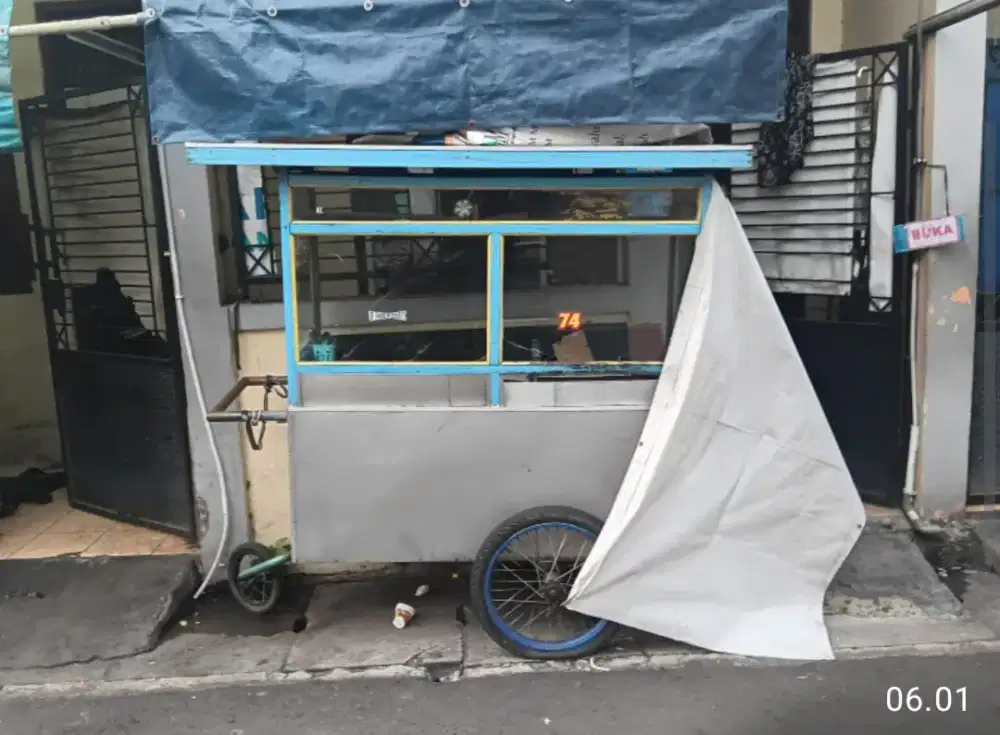 Dilepas santai gerobak kayu