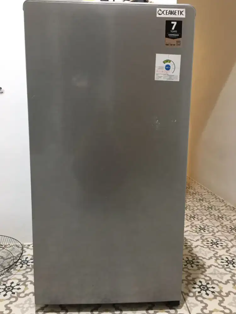 Kulkas merek aqua