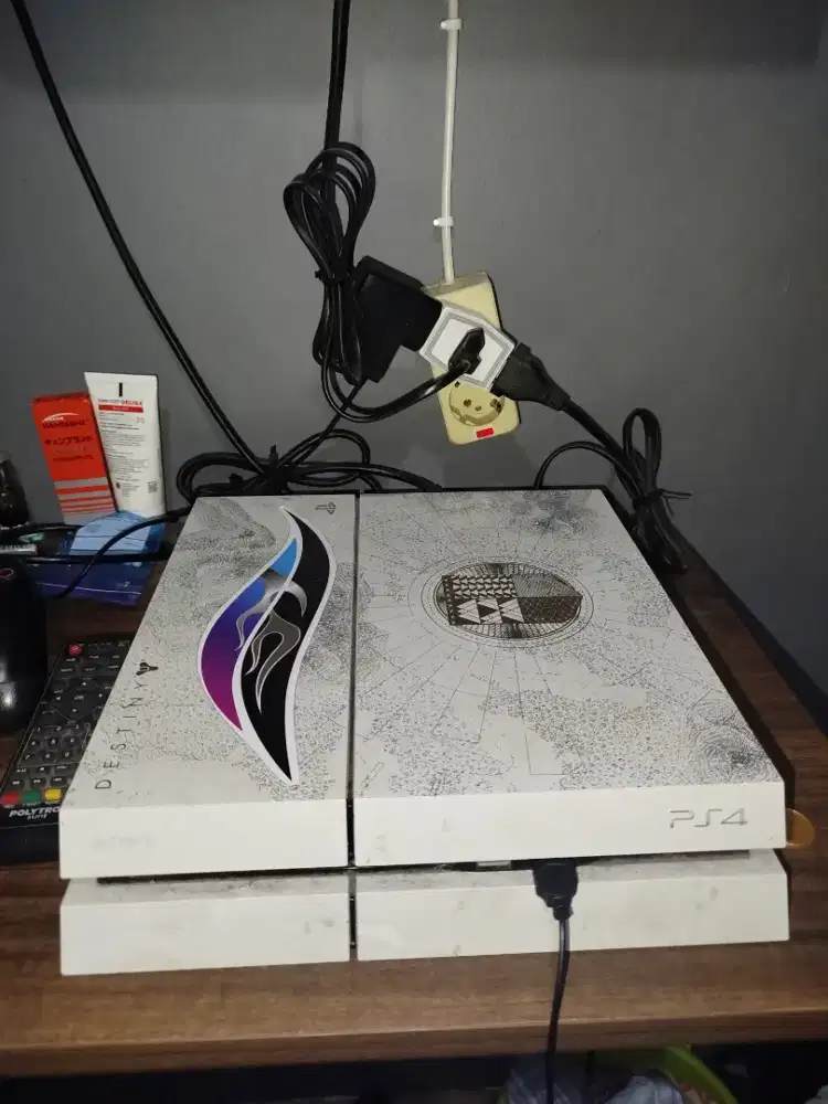 PS 4 destiny warna putih