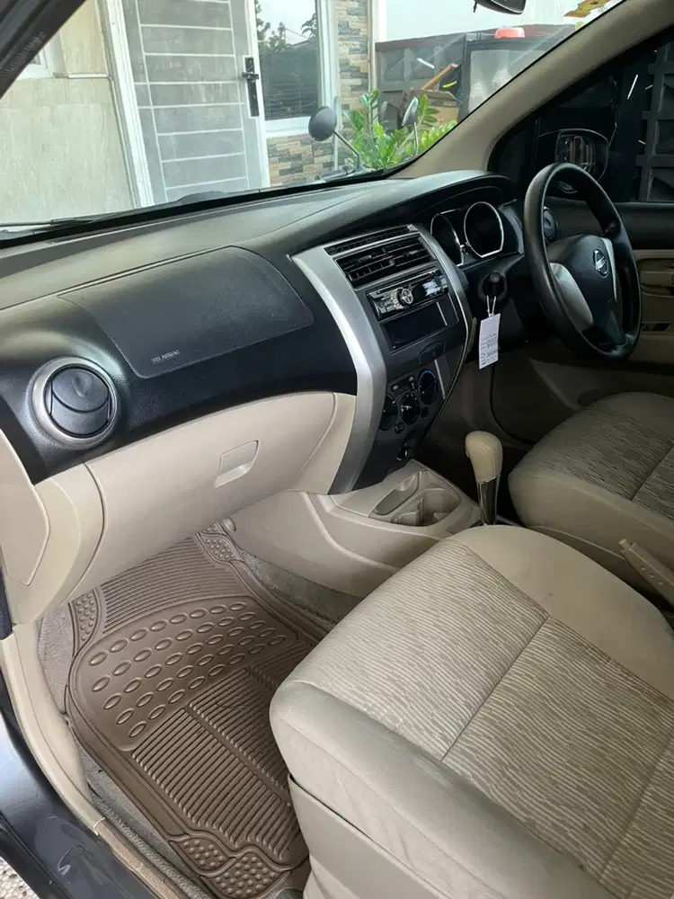 Nissan Grand livina 2015 Bensin