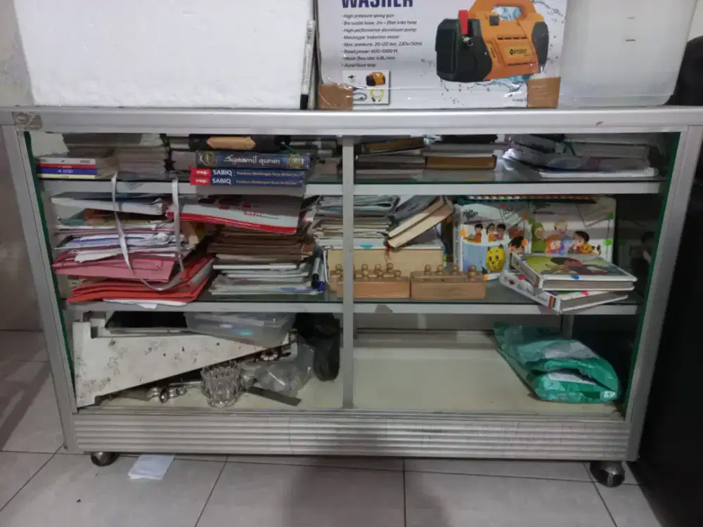 Etalase kaca second (120 × 40 × 70 cm)