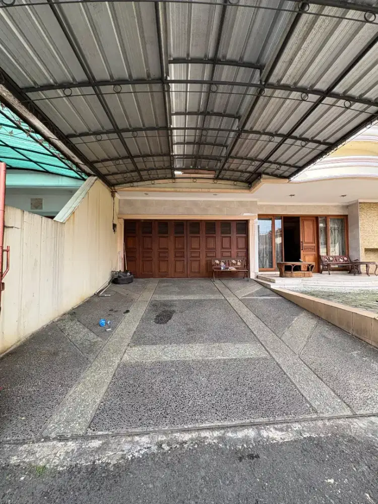 Dijual rumah mewah 2 lantai area Pejaten di Jakarta Selatan