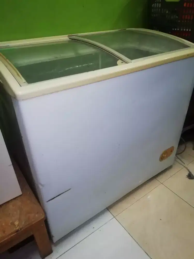 Chest Freezer Frigigate F-210 (SD)