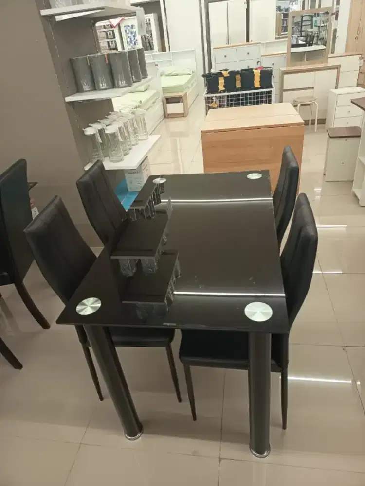 Meja makan set kaca