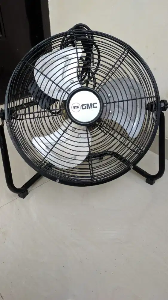 Kipas angin lantai 12 inci