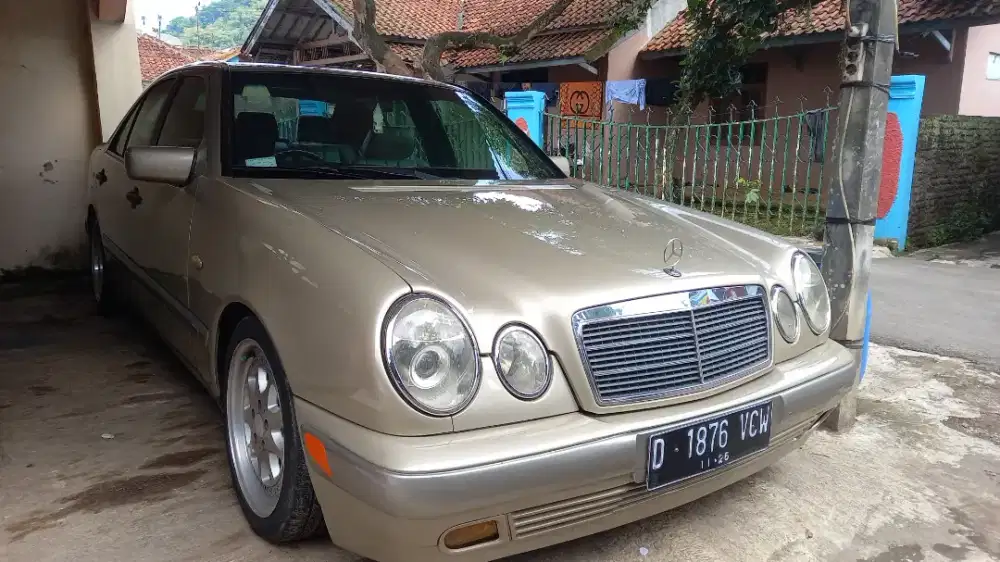 Mercedes Benz New Eyes W210