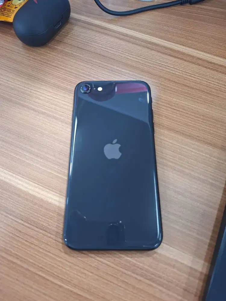 iPhone SE 2020 64 GB Ex iBox - Warna Hitam - Kondisi Baik