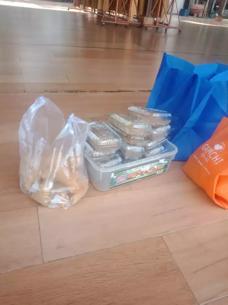 Dijual satu set kompor mawar lengkap dengan wajannya,  baru.