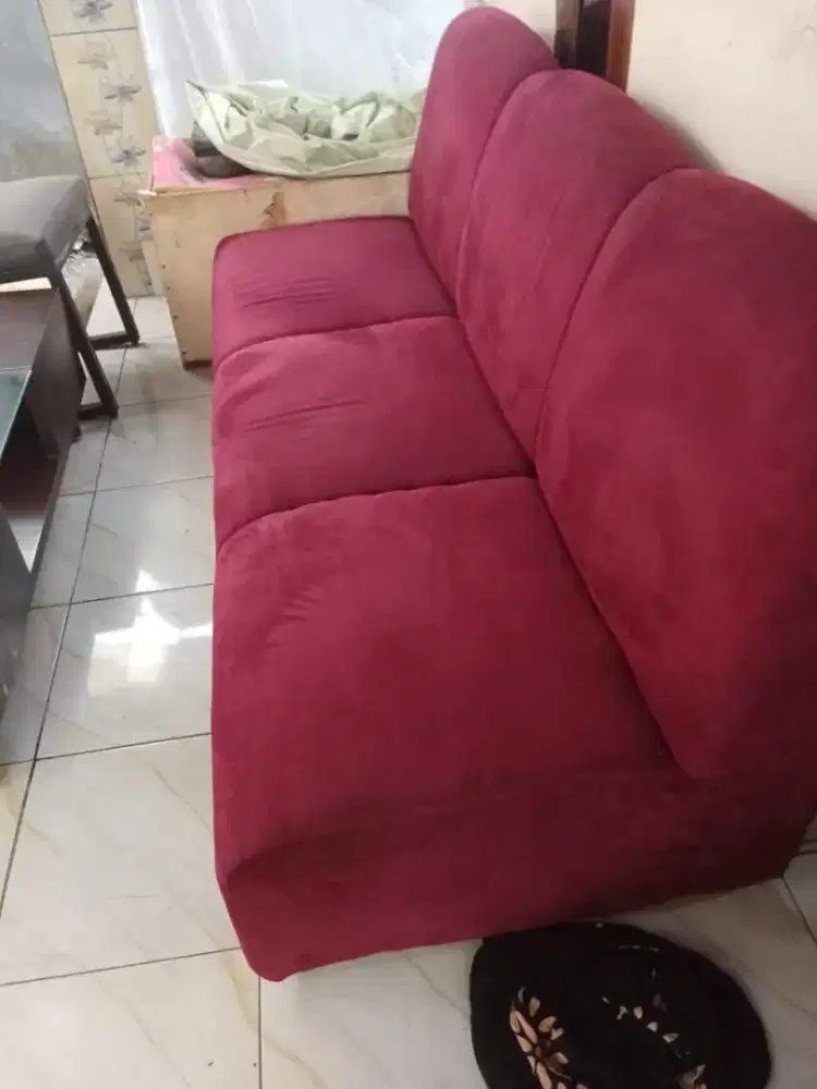 Sofa Minimalis Warna Merah