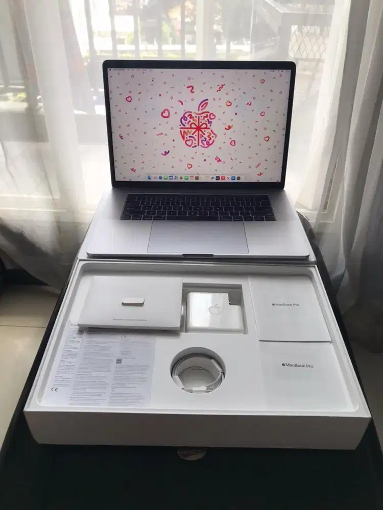 Macbook Pro 15” ibox Touchbar i7/Dual VGA 2018 Fullset